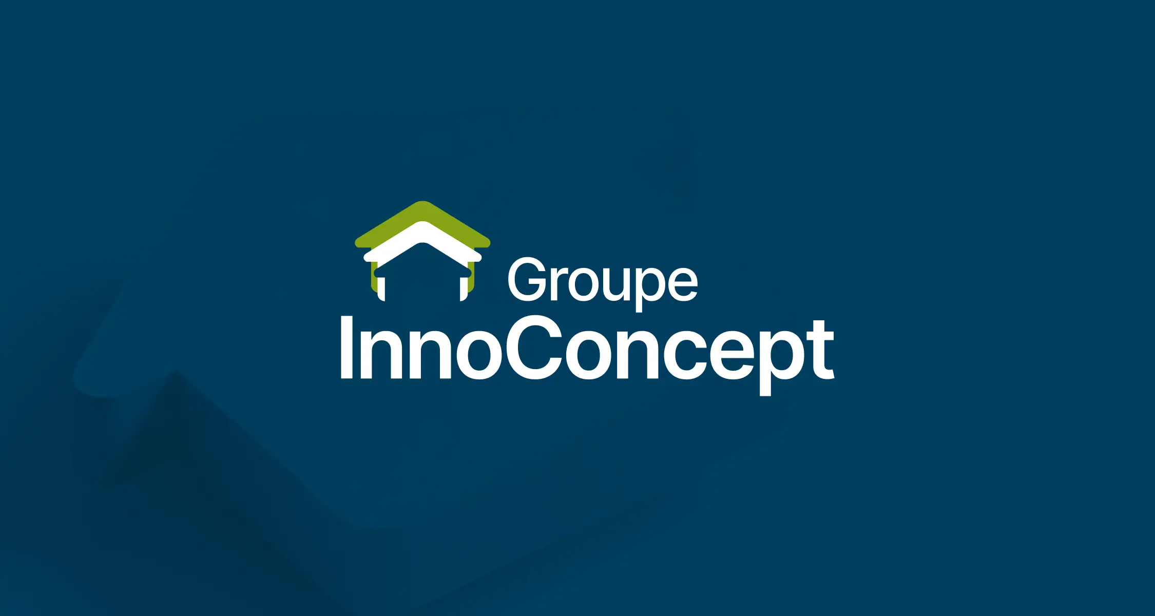 Logo renouvelé du Groupe InnoConcept avec symbole de maison vert, bleu et blanc sur fond bleu foncé.