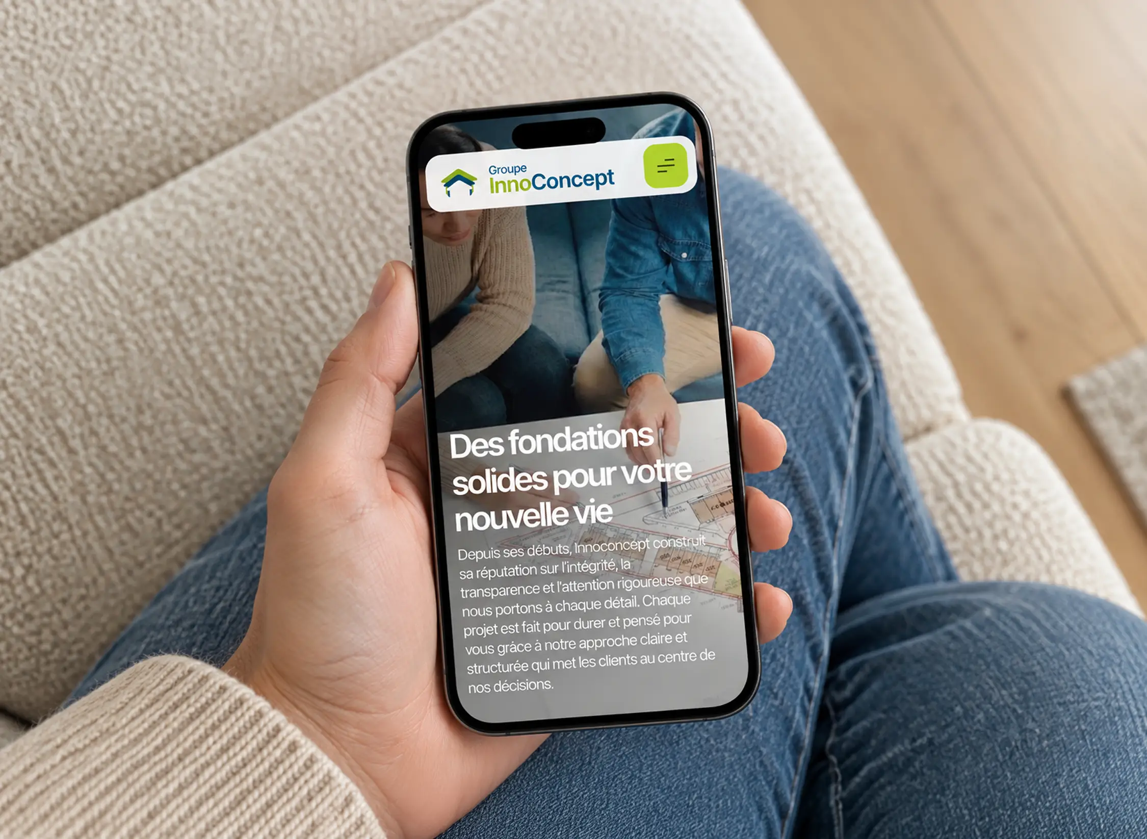 Page À propos du Groupe InnoConcept affichée sur un téléphone intelligent, avec présentation des valeurs de l'entreprise.